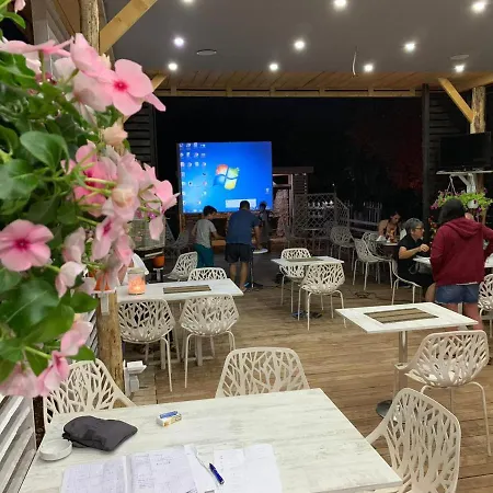 Albanian Garden 酒店 Gjilek